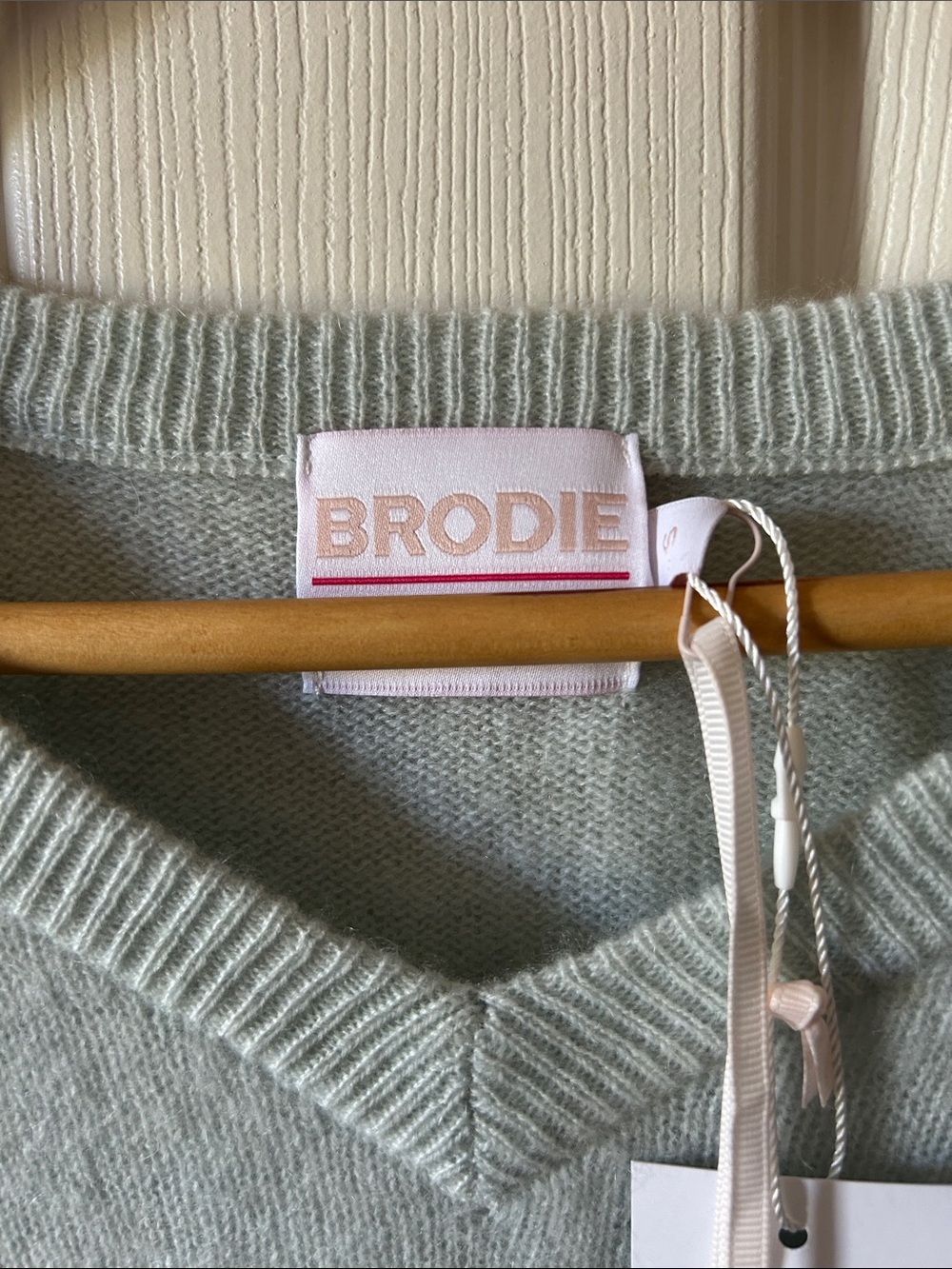 Brodie Cashmere Brontë Tee V-Neck Short Sleeve Sweater in Morning Dew Sz Small - Picture 7 of 12